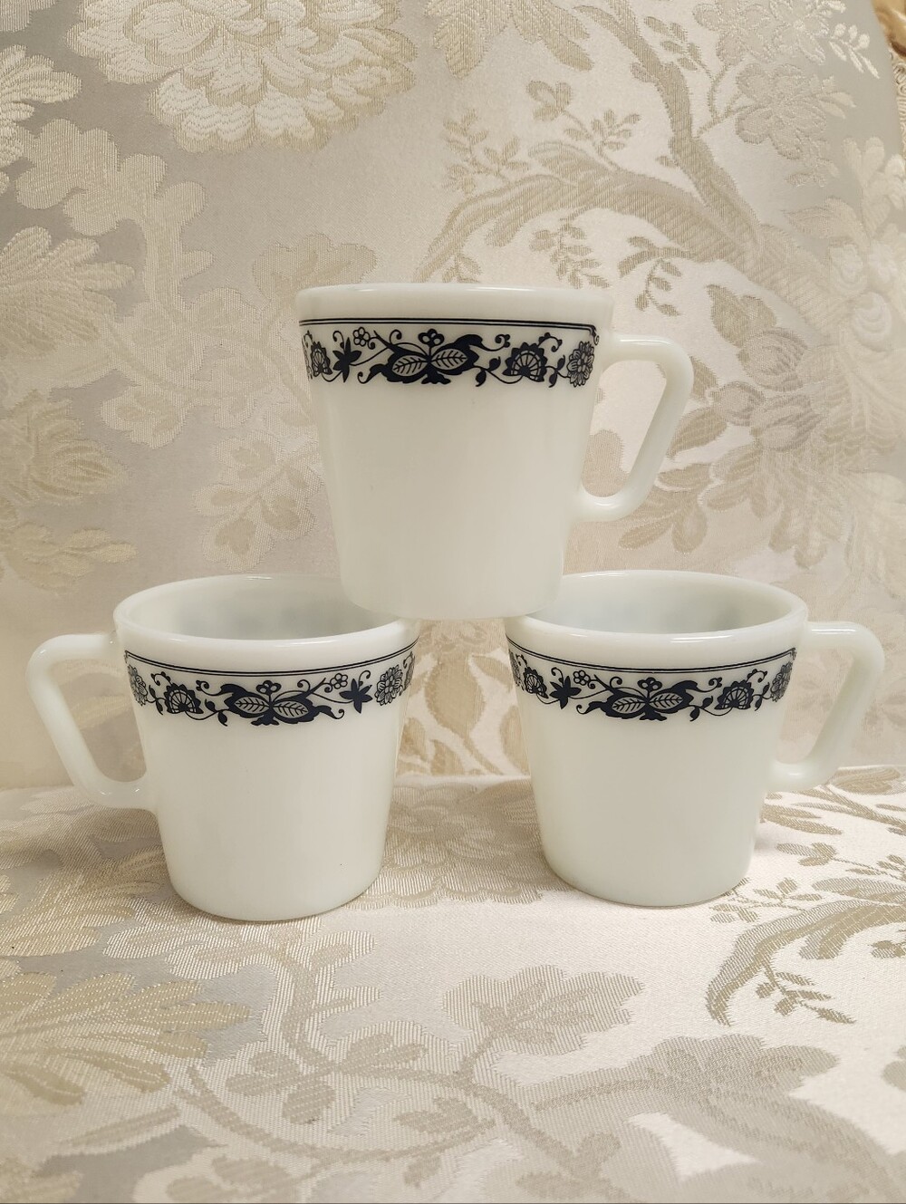 Set of 3 Pyrex Old Town Blue Onion Milk Glass Coffee Cups 10oz USA